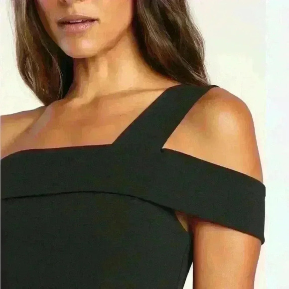 Beige by eci Dresses & Skirts - Like New Black Cold Shoulder Dress Size 8